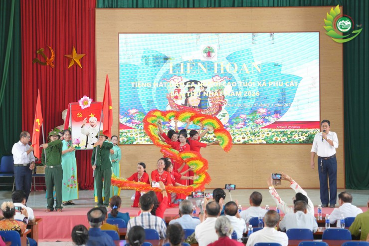 PHÚ CÁT TỔ CHỨC THÀNH CÔNG LIÊN HOAN "TIẾNG HÁT DÂN CA NGƯỜI CAO TUỔI" LẦN THỨ NHẤT NĂM 2026- Ảnh 8.
