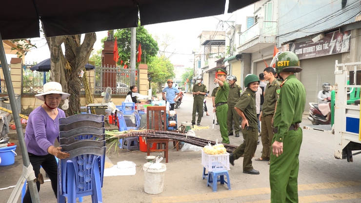 Thanh Oai quyết liệt tháo gỡ "điểm nghẽn" trật tự đô thị- Ảnh 3.