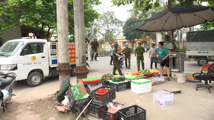 Thanh Oai quyết liệt tháo gỡ "điểm nghẽn" trật tự đô thị- Ảnh 4.