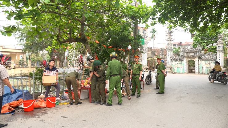 Thanh Oai quyết liệt tháo gỡ "điểm nghẽn" trật tự đô thị- Ảnh 5.