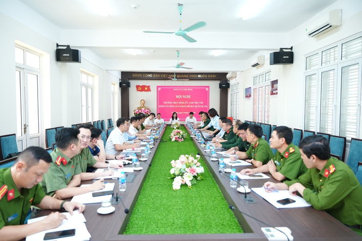 Thường trực Đảng uỷ xã Phù Đổng làm việc với Ban Chỉ huy Quân sự và và Ban Chỉ huy Công An xã Phù Đổng năm 2026- Ảnh 1.