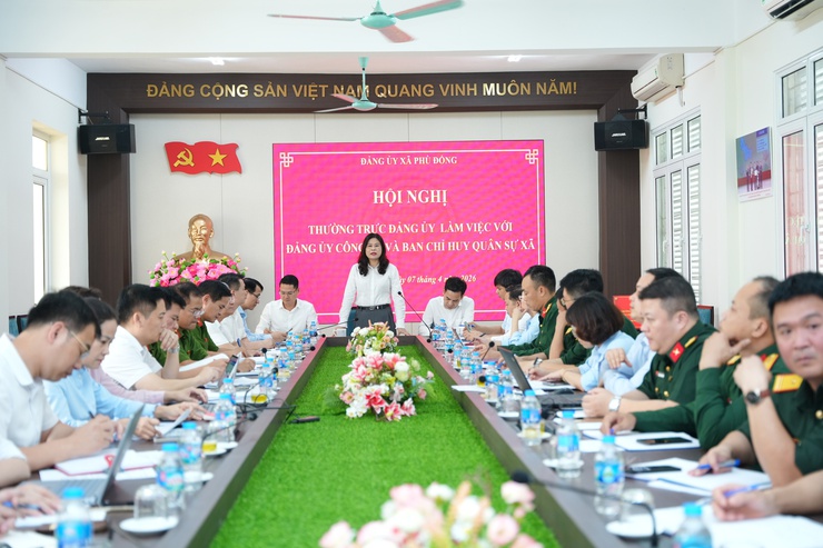 Thường trực Đảng uỷ xã Phù Đổng làm việc với Ban Chỉ huy Quân sự và và Ban Chỉ huy Công An xã Phù Đổng năm 2026- Ảnh 4.