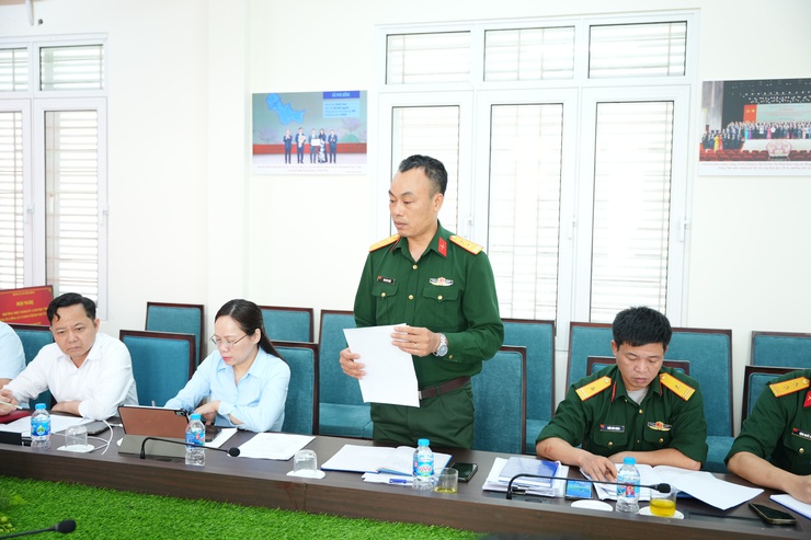 Thường trực Đảng uỷ xã Phù Đổng làm việc với Ban Chỉ huy Quân sự và và Ban Chỉ huy Công An xã Phù Đổng năm 2026- Ảnh 3.