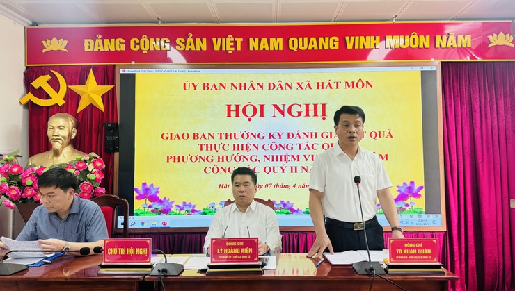 UBND xã tổ chức Hội nghị giao ban thường kỳ đánh giá kết quả thực hiện nhiệm vụ công tác quý I- Ảnh 2.
