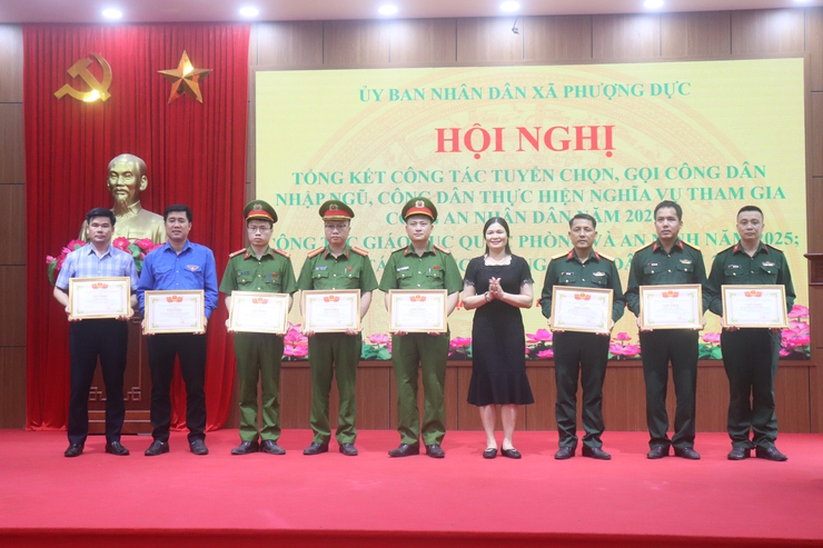 Phượng Dực: Giữ vững thế trận quốc phòng toàn dân và hoàn thành 100% chỉ tiêu tuyển quân- Ảnh 3.