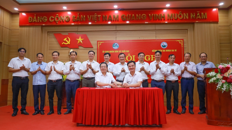XÃ SUỐI HAI VÀ BỆNH VIỆN ĐA KHOA BA VÌ KÝ GIAO ƯỚC KẾT NGHĨA, CHUNG TAY CHĂM SÓC SỨC KHỎE NHÂN DÂN- Ảnh 5.