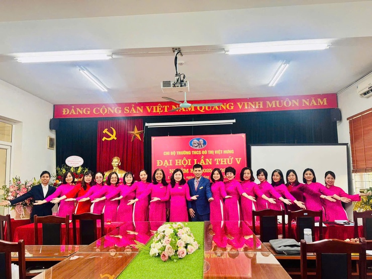 Tập thể điển hình tiêu biểu chi bộ THCS Đô thị Việt Hưng- Ảnh 2.