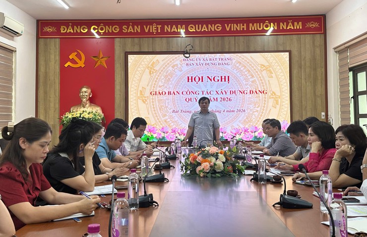 Ban Xây dựng Đảng xã Bát Tràng giao ban công tác xây dựng Đảng quý I/2026 với các chi bộ khối trường học- Ảnh 1.