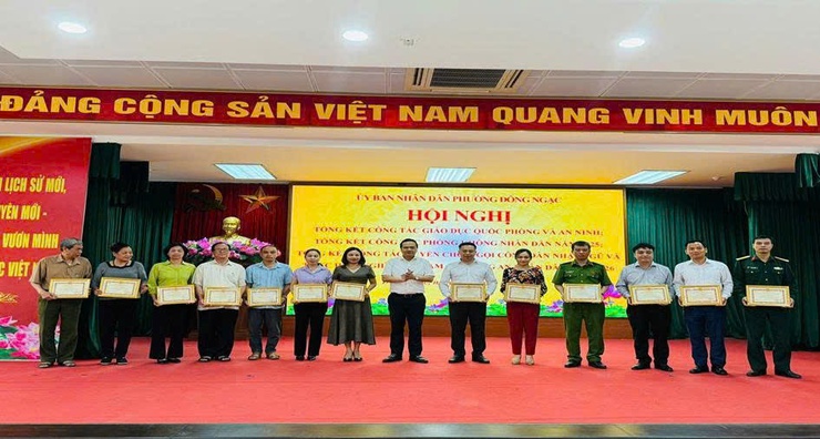 Phường Đông Ngạc tổ chức Hội nghị tổng kết công tác giáo dục quốc phòng – an ninh, phòng không nhân dân năm 2025; tổng kết công tác tuyển chọn và gọi công dân nhập ngũ năm 2026- Ảnh 7.