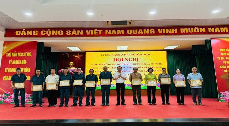 Phường Đông Ngạc tổ chức Hội nghị tổng kết công tác giáo dục quốc phòng – an ninh, phòng không nhân dân năm 2025; tổng kết công tác tuyển chọn và gọi công dân nhập ngũ năm 2026- Ảnh 9.