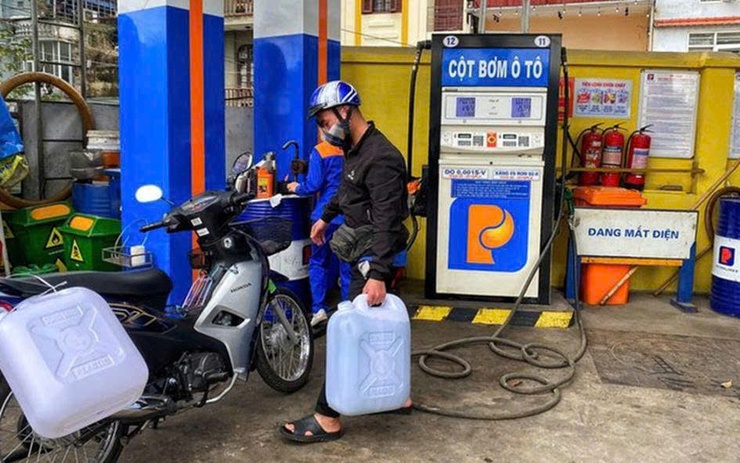 Công an phường Đông Ngạc khuyến cáo, cảnh báo về nguy cơ mất an toàn PCCC và các chế tài xử lý khi tích trữ xăng dầu- Ảnh 2.