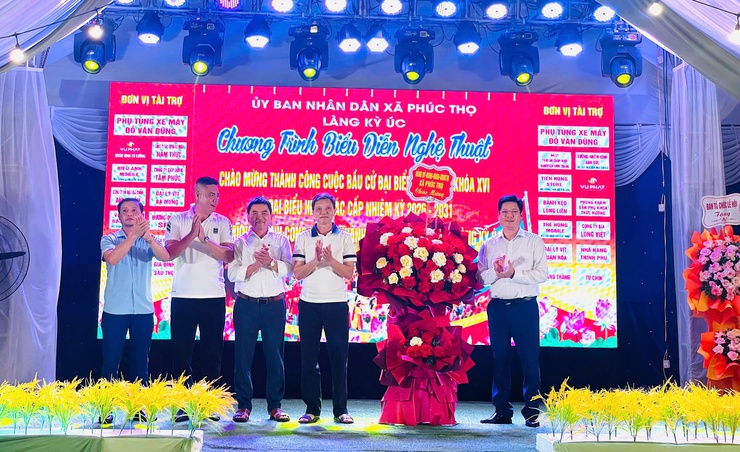  Phúc Thọ rộn ràng Chương trình văn nghệ chào mừng thành công bầu cử, khánh thành Đình và Cổng làng Kỳ Úc- Ảnh 4.