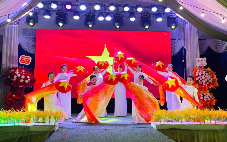  Phúc Thọ rộn ràng Chương trình văn nghệ chào mừng thành công bầu cử, khánh thành Đình và Cổng làng Kỳ Úc- Ảnh 6.