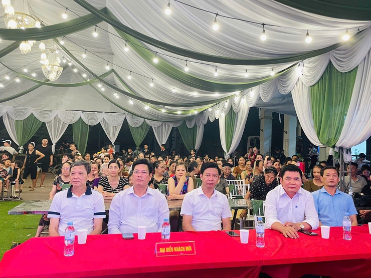  Phúc Thọ rộn ràng Chương trình văn nghệ chào mừng thành công bầu cử, khánh thành Đình và Cổng làng Kỳ Úc- Ảnh 1.