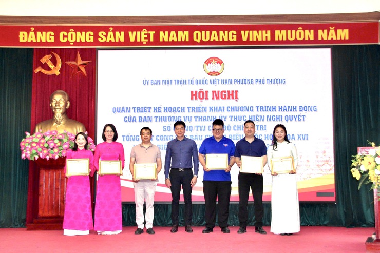 Ủy ban MTTQ Việt Nam phường Phú Thượng tổ chức hội nghị quán triệt nghị quyết số 02-NQ/TW của Bộ chính trị và tổng kết công tác bầu cử nhiệm kỳ 2026–2031- Ảnh 8.