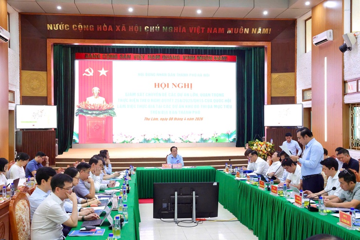 HĐND thành phố Hà Nội tổ chức hội nghị giám sát chuyên đề các dự án lớn, quan trọng thực hiện theo Nghị quyết số 258/2025/QH15 của Quốc hội làm việc thực địa tại các dự án Khu đô thị đa mục tiêu trên địa bàn Thành phố

- Ảnh 6.