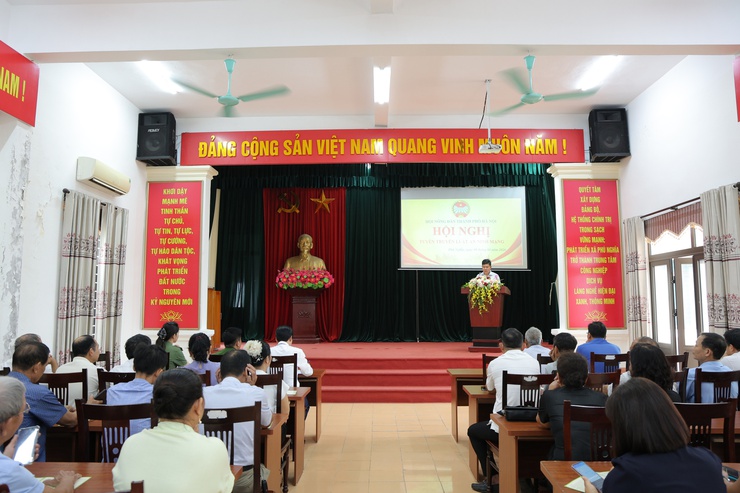 Hội Nông dân xã Phú Nghĩa tổ chức tuyên truyền Luật an ninh mạng cho cán bộ, hội viên- Ảnh 1.