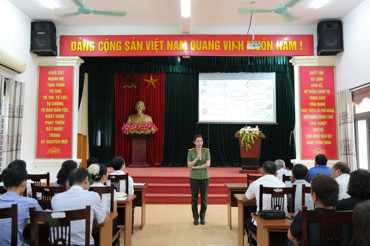 Hội Nông dân xã Phú Nghĩa tổ chức tuyên truyền Luật an ninh mạng cho cán bộ, hội viên- Ảnh 4.