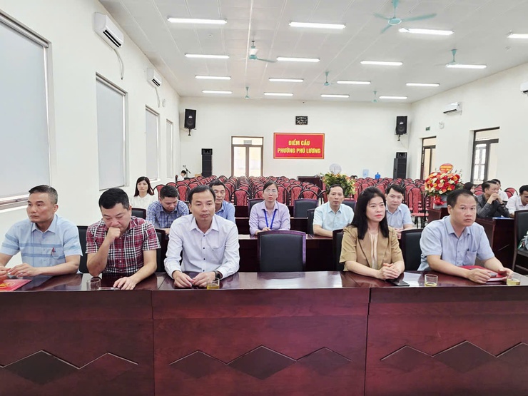 Phường Phú Lương công bố các quyết định về tổ chức bộ máy và công tác cán bộ- Ảnh 1.