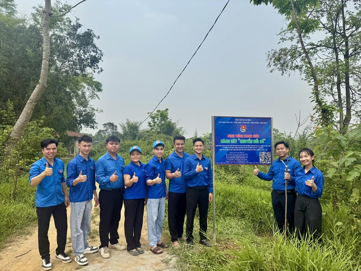 Xuân Mai khánh thành công trình thanh niên "Hàng cây chuyển đổi số"- Ảnh 1.