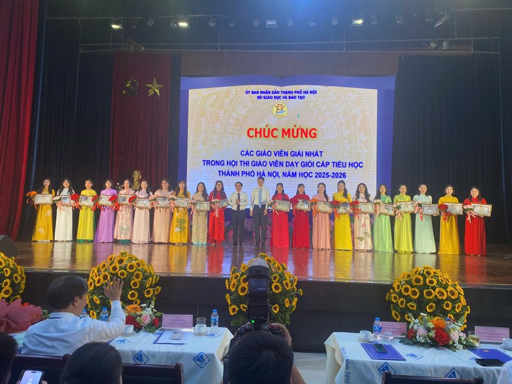 Cô giáo Nguyễn Thị Lý – Trường Tiểu học Kim Bài đạt Giải Nhất Hội thi Giáo viên dạy giỏi cấp thành phố Hà Nội năm học 2025–2026- Ảnh 1.