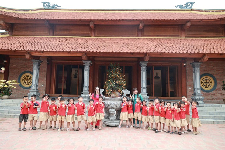 Trường Mầm non Liên Bạt tổ chức dâng hương tại Khu lưu niệm Trưởng ban Thường trực Quốc hội Bùi Bằng Đoàn- Ảnh 6.