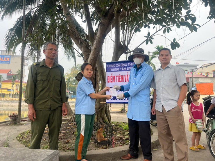 TRUNG TÂM DỊCH VỤ TỔNG HỢP TRIỂN KHAI TIÊM PHÒNG VẮC XIN DẠI CHO ĐÀN CHÓ, MÈO TRÊN ĐỊA BÀN XÃ ỨNG THIÊN ĐỢT I NĂM 2026- Ảnh 3.