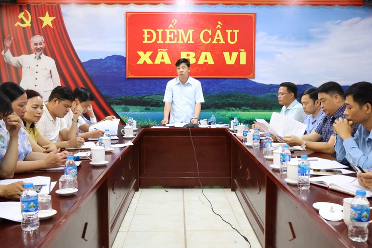 UBND xã Ba Vì họp Ban Tổ chức Cuộc thi xây dựng và giữ gìn thôn, xóm, ngõ sáng – xanh – sạch – đẹp quý I, triển khai nhiệm vụ quý II năm 2026- Ảnh 1.