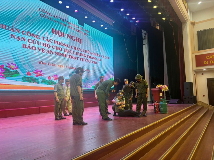 Tăng cường tuyên truyền, tập huấn nghiệp vụ cho lực lượng tham gia bảo vệ An ninh ở cơ sở trên địa bàn phường Kim Liên- Ảnh 4.