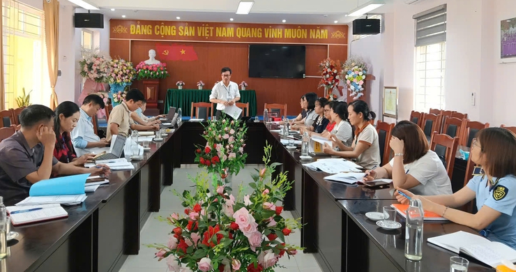 KIỂM TRA CÔNG TÁC ĐẢM BẢO AN TOÀN THỰC PHẨM TẠI CÁC BẾP ĂN BÁN TRÚ TRƯỜNG MẦM NON TRUNG TÚ, MẦM NON VÀ TIỂU HỌC ĐỒNG TÂN.- Ảnh 1.