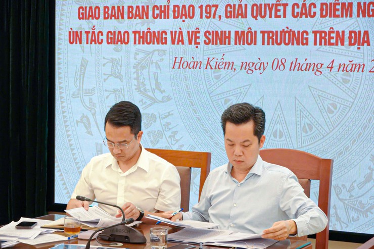 Tập trung tháo gỡ các "điểm nghẽn" về trật tự đô thị và vệ sinh môi trường - Ảnh 2.