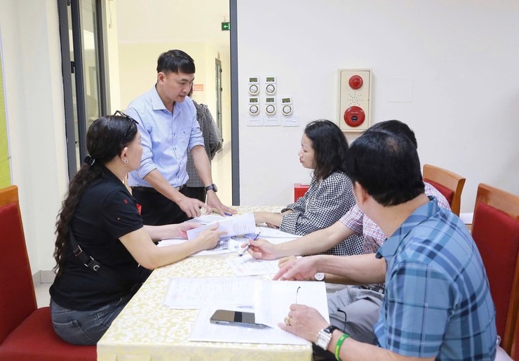 Phường Dương Nội chi trả bồi thường, hỗ trợ giải phóng mặt bằng Dự án nâng cấp, mở rộng Quốc lộ 6 đoạn Ba La - Xuân Mai- Ảnh 1.