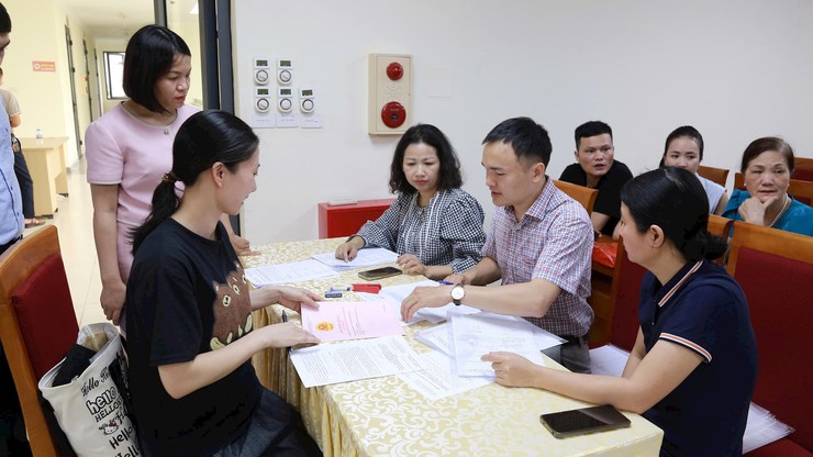 Phường Dương Nội chi trả bồi thường, hỗ trợ giải phóng mặt bằng Dự án nâng cấp, mở rộng Quốc lộ 6 đoạn Ba La - Xuân Mai- Ảnh 4.