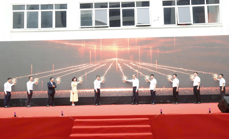 Phiên giao dịch việc làm 5 phường khu vực Hà Đông thu hút 75 doanh nghiệp, nhãn hàng tham gia tuyển dụng, tuyển sinh hơn 3.000 chỉ tiêu- Ảnh 4.