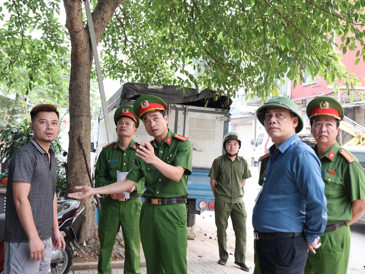 Xã Tam Hưng: Mạnh tay xử lý vi phạm trật tự đô thị, không để tái diễn- Ảnh 1.