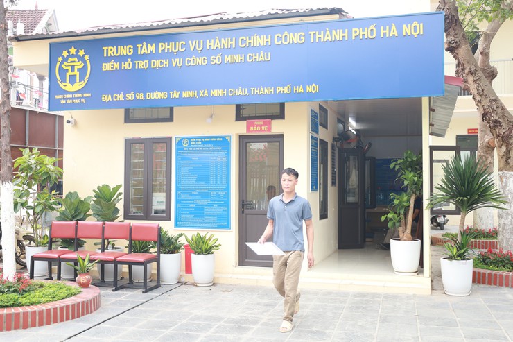 Điểm sáng cải cách hành chính từ cơ sở: Nhìn từ Điểm hỗ trợ dịch vụ công số Minh Châu.- Ảnh 1.