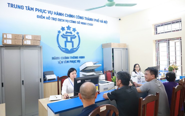 Điểm sáng cải cách hành chính từ cơ sở: Nhìn từ Điểm hỗ trợ dịch vụ công số Minh Châu.- Ảnh 2.