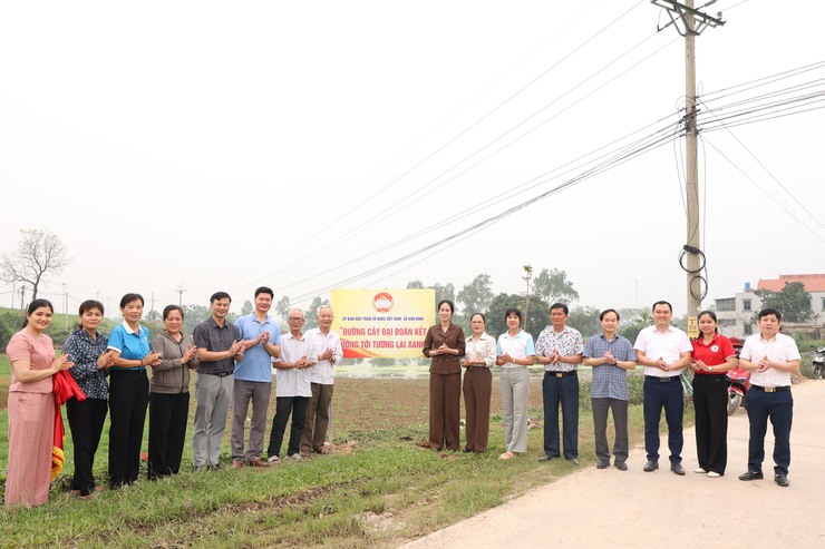Vân Đình gắn biển công trình “Đường cây đại đoàn kết – hướng tới tương lai xanh”- Ảnh 3.