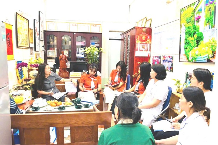 Phường Văn Miếu - Quốc Tử Giám siết chặt an toàn thực phẩm bếp ăn trường học- Ảnh 1.