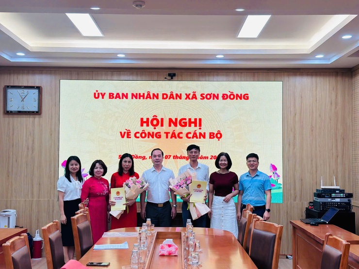 UBND xã Sơn Đồng: Bổ nhiệm lại Phó Hiệu trưởng trường Mầm non Tiền Yên B và trường Tiểu học Sơn Đồng- Ảnh 1.