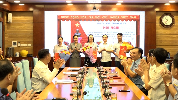 Xã Mỹ Đức công bố các Quyết định của Ban Thường vụ Thành ủy; các Nghị quyết, Quyết định của HĐND, UBND Thành phố và Nghị quyết của HĐND xã về công tác cán bộ- Ảnh 3.