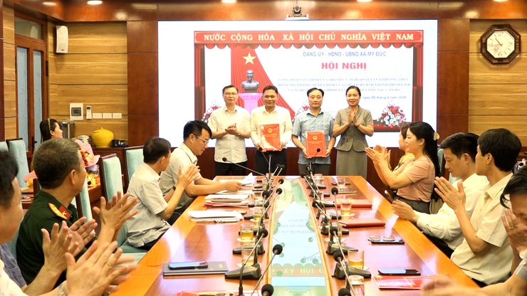 Xã Mỹ Đức công bố các Quyết định của Ban Thường vụ Thành ủy; các Nghị quyết, Quyết định của HĐND, UBND Thành phố và Nghị quyết của HĐND xã về công tác cán bộ- Ảnh 7.