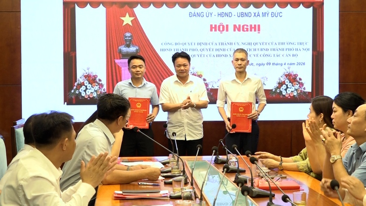 Xã Mỹ Đức công bố các Quyết định của Ban Thường vụ Thành ủy; các Nghị quyết, Quyết định của HĐND, UBND Thành phố và Nghị quyết của HĐND xã về công tác cán bộ- Ảnh 8.