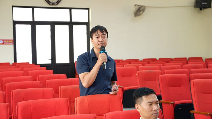 Hội nghị họp dân phố biến chính sách đối với các hộ gia đình, cá nhân có đất, tài sản trên đất (thuộc địa bàn Minh Khai) nằm trong phạm vi thu hồi đất thực hiện Dự án Cụm công nghiệp Dương Liễu - Giai đoạn 2- Ảnh 4.