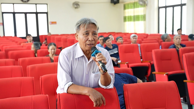 Hội nghị họp dân phố biến chính sách đối với các hộ gia đình, cá nhân có đất, tài sản trên đất (thuộc địa bàn Minh Khai) nằm trong phạm vi thu hồi đất thực hiện Dự án Cụm công nghiệp Dương Liễu - Giai đoạn 2- Ảnh 5.