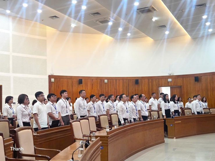 Hôi nghi can bô, công chưc, ngươi lao đông cơ quan UBND phương Viêt Hưng năm 2026- Ảnh 1.