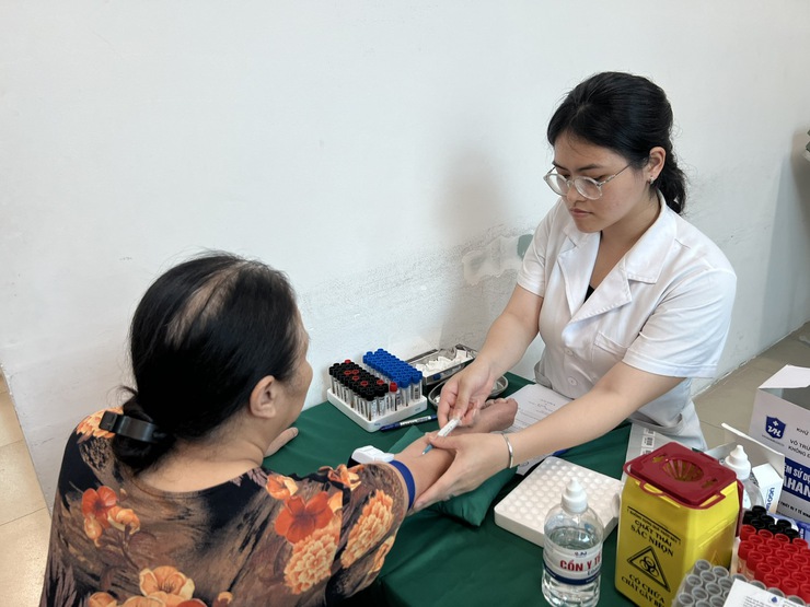 Sôi nổi hoạt động hưởng ứng Ngày Sức khỏe toàn dân trên địa bàn phường Hà Đông- Ảnh 1.