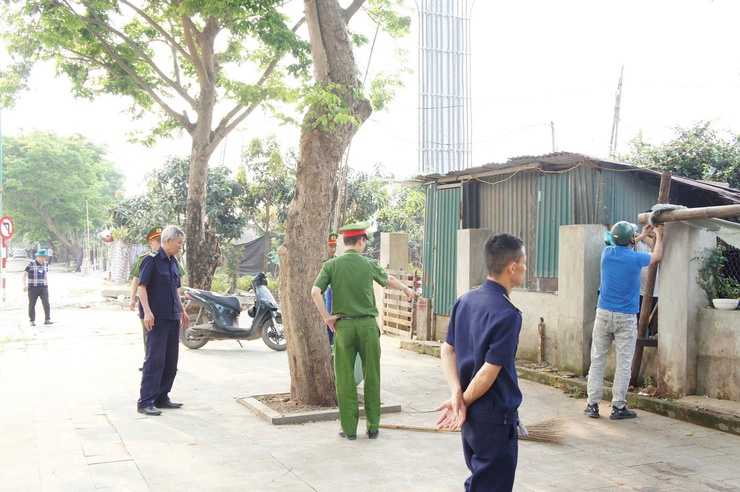 Phú Thượng quyết liệt hành động vì trật tự, mỹ quan đô thị trên tuyến đường 40m Nam Thăng Long- Ảnh 4.