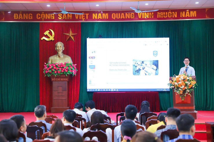 Xã Thượng Phúc tập huấn, hướng dẫn sử dụng ứng dụng Hệ thống HanoiWork, đẩy mạnh chuyển đổi số trong hoạt động của hệ thống chính trị- Ảnh 6.