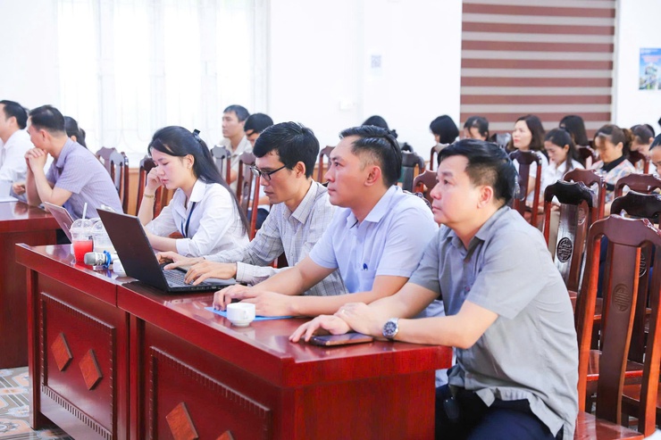 Xã Thượng Phúc tập huấn, hướng dẫn sử dụng ứng dụng Hệ thống HanoiWork, đẩy mạnh chuyển đổi số trong hoạt động của hệ thống chính trị- Ảnh 4.